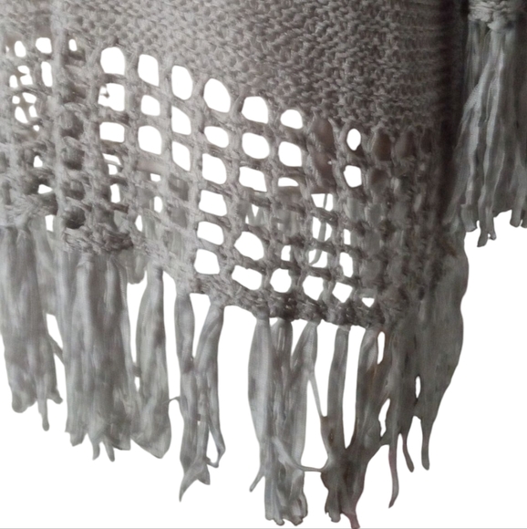 Entro Gray Open Knit Crochet Fringe Trim Half Sleeve Top Nylon Blend Size Small - Picture 4 of 8